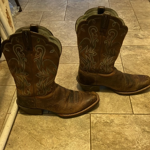 Ariat square toe boots - Picture 2 of 6